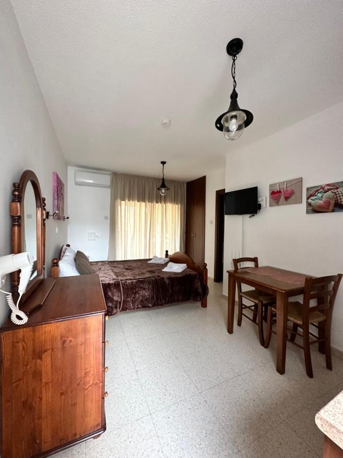 Estia Vasilis Manoli Appartement Agia Napa Buitenkant foto