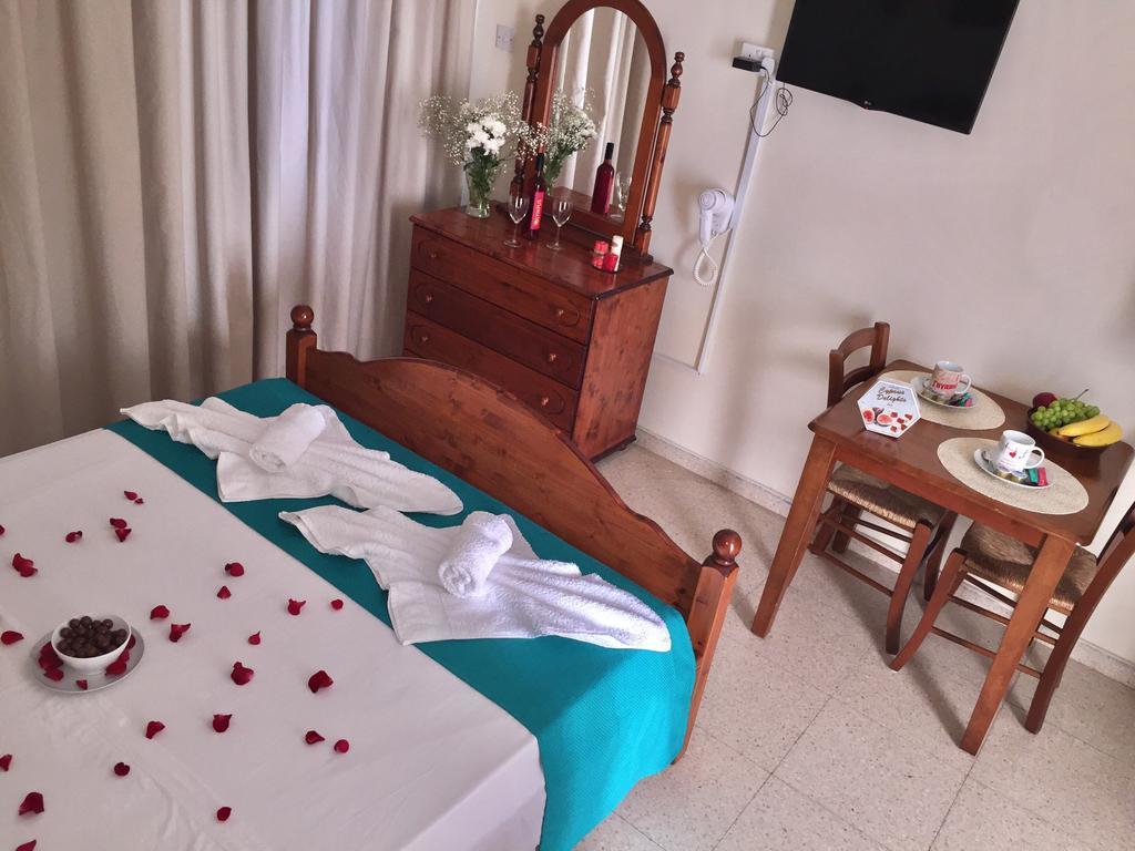 Estia Vasilis Manoli Appartement Agia Napa Buitenkant foto